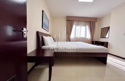 Apartment - 2 Bedrooms - 3 Bathrooms for rent in Tourist Club Area - Abu Dhabi