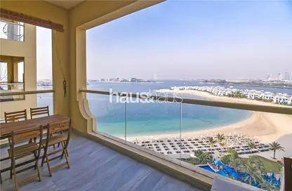 Penthouse - 1 Bedroom - 2 Bathrooms for rent in Al Nabat - Shoreline Apartments - Palm Jumeirah - Dubai