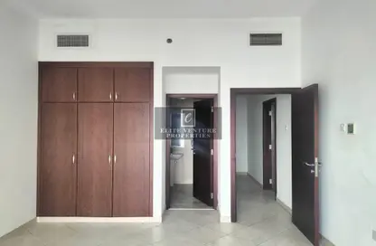 Apartment - 3 Bedrooms - 4 Bathrooms for rent in Al Shafar Tower - Barsha Heights (Tecom) - Dubai