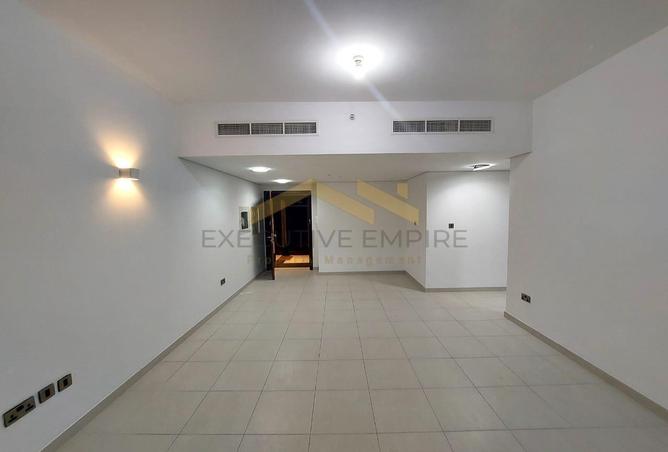 Rent in Zig Zag Building: Spacious 1 Bedroom!! Parking!! | Property Finder