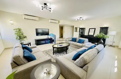 Apartment - 3 Bedrooms - 3 Bathrooms for rent in Al Rigga Building - Al Muraqqabat - Deira - Dubai