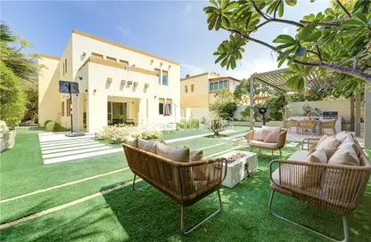 Villa - 3 Bedrooms - 4 Bathrooms for sale in Heritage - Jumeirah Park - Dubai