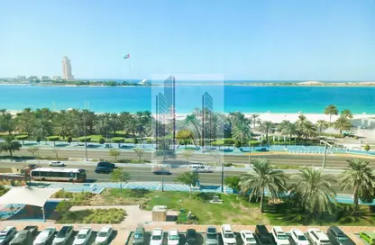 Apartment - 4 Bedrooms - 5 Bathrooms for rent in 3 Sails Tower - Corniche Road - Abu Dhabi