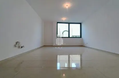 Apartment - 1 Bedroom - 1 Bathroom for rent in Liwa Centre Towers - Hamdan Street - Abu Dhabi