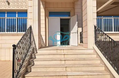 Villa - 6 Bedrooms for rent in Al Karamah - Abu Dhabi