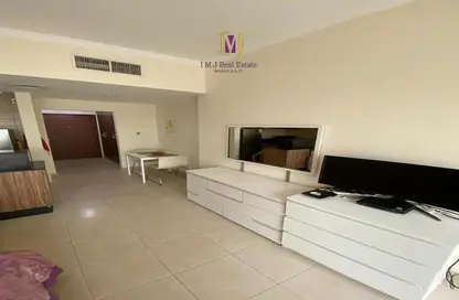 Apartment - 1 Bathroom for rent in Burj Al Nujoom - Downtown Dubai - Dubai