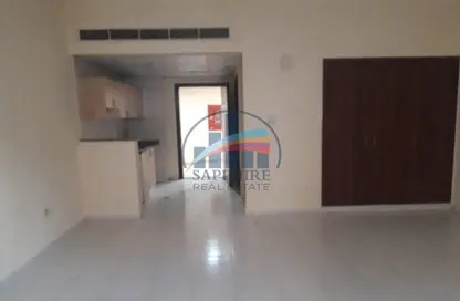 Apartment - 1 Bathroom for rent in X14 - England Cluster - International City - Dubai