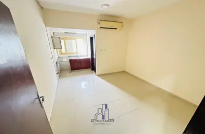 Apartment - Studio - 1 Bathroom for rent in Fire Station Road - Muwaileh - Sharjah