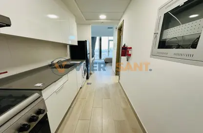 Apartment - 1 Bathroom for rent in Bloom Towers C - Bloom Towers - Jumeirah Village Circle - Dubai