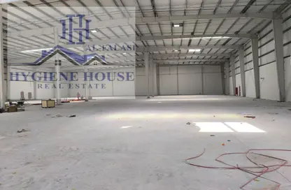 Warehouse - Studio - 4 Bathrooms for rent in Umm Al Thuoob - Umm Al Quwain