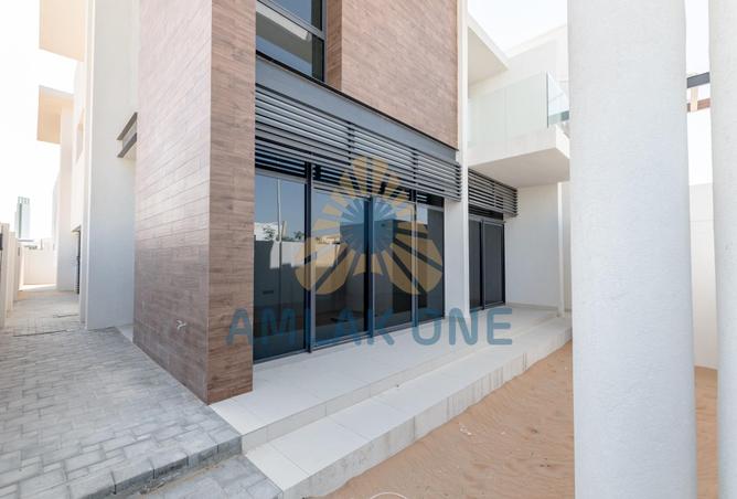 Villa - 4 Bedrooms - 5 Bathrooms for sale in West Yas - Yas Island - Abu Dhabi