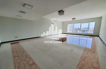 Apartment - 4 Bedrooms - 5 Bathrooms for rent in Al Majaz 1 - Al Majaz - Sharjah