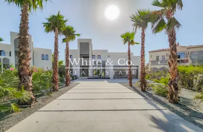 Villa - 4 Bedrooms - 5 Bathrooms for sale in Entertainment Foyer - Oasis Clusters - Jumeirah Islands - Dubai