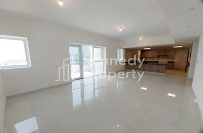 Apartment - 3 Bedrooms - 4 Bathrooms for rent in Al Dana - Al Raha Beach - Abu Dhabi