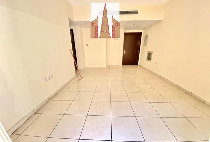 Apartment - 3 Bedrooms - 2 Bathrooms for rent in Muwaileh 29 Building - Muwaileh - Sharjah