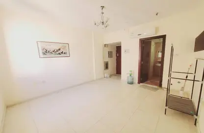 Apartment - 1 Bathroom for rent in Muwaileh Commercial - Sharjah