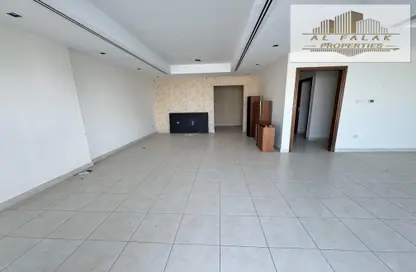 Apartment - 3 Bedrooms - 5 Bathrooms for rent in Al Mamzar Tower - Al Mamzar - Sharjah - Sharjah