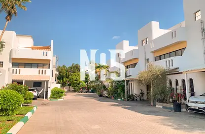 Villa - 4 Bedrooms - 5 Bathrooms for rent in Al Karamah - Abu Dhabi