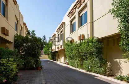 Villa - 3 Bedrooms - 4 Bathrooms for rent in Jumeirah 1 - Jumeirah - Dubai