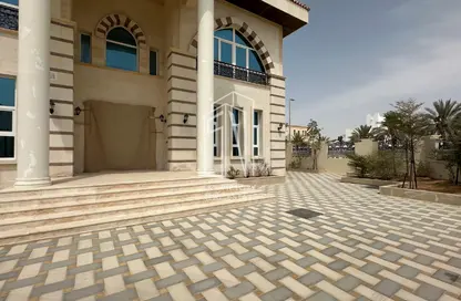 Villa - 7 Bedrooms for rent in Shakhbout City - Abu Dhabi