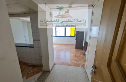 Apartment - 1 Bathroom for rent in Al Nabaa Building - Al Naba'ah - Al Sharq - Sharjah