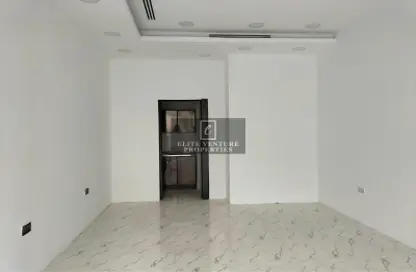 Shop - Studio - 1 Bathroom for rent in Al Shafar Park Tower - Al Karama - Dubai