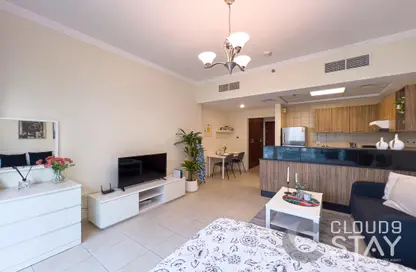 Apartment - 1 Bathroom for rent in Burj Al Nujoom - Downtown Dubai - Dubai