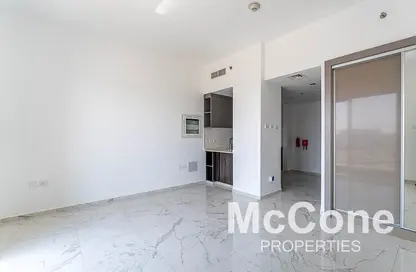 Apartment - 1 Bathroom for rent in Golden Dream Tower 1 - Jumeirah Village Circle - Dubai