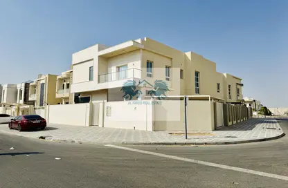 Villa - 5 Bedrooms for sale in Al Aamra Gardens - Al Amerah - Ajman