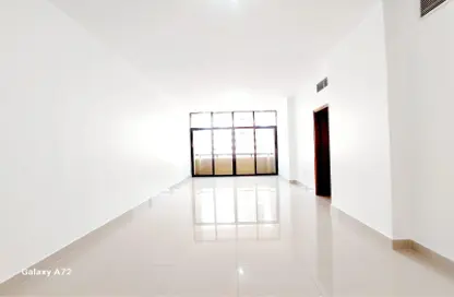 Apartment - 3 Bedrooms - 2 Bathrooms for rent in Hamdan Street - Abu Dhabi