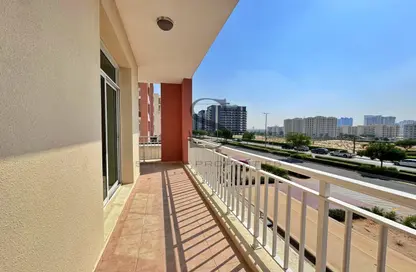 Apartment - 2 Bedrooms - 3 Bathrooms for rent in Mazaya 25 - Queue Point - Dubai Land - Dubai