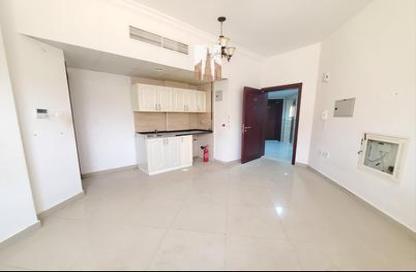 Apartment - 1 Bathroom for rent in SG Muwaileh Building - Muwaileh - Sharjah