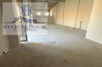 Warehouse - Studio - 4 Bathrooms for rent in Umm Al Thuoob - Umm Al Quwain