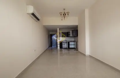 Apartment - 1 Bathroom for rent in Baniyas Road - Deira - Dubai