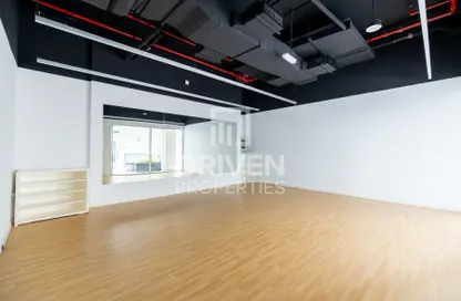 Retail - Studio for rent in API 1000 - Umm Al Sheif - Dubai