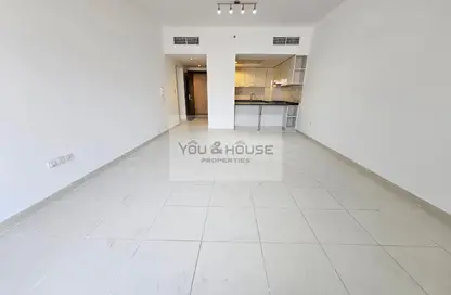 Apartment - 1 Bedroom - 2 Bathrooms for rent in Oxford Building - Jumeirah Village Circle - Dubai