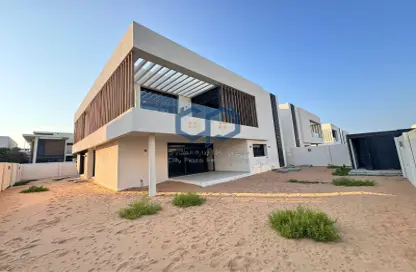 Villa - 5 Bedrooms - 7 Bathrooms for rent in West Yas - Yas Island - Abu Dhabi