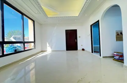 Apartment - 1 Bathroom for rent in Complex 14 - Khalifa City - Abu Dhabi