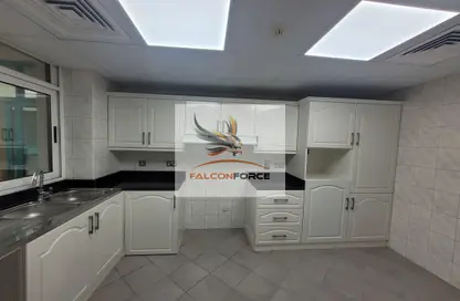 Apartment - 3 Bedrooms - 4 Bathrooms for rent in Diplomat Building - Umm Hurair 1 - Umm Hurair - Dubai