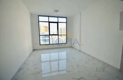 Apartment - 1 Bathroom for rent in Al Amir Building - Arjan - Dubai