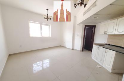 Apartment - 1 Bathroom for rent in SG Muwaileh Building - Muwaileh - Sharjah