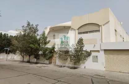 Villa - 5 Bedrooms - 6 Bathrooms for rent in Jumeirah 1 - Jumeirah - Dubai