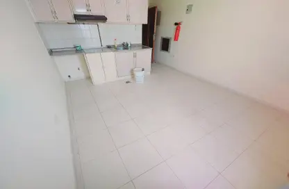 Apartment - 1 Bathroom for rent in Muwailih Building - Muwaileh - Sharjah