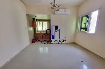 Apartment - 1 Bathroom for rent in Muwaileh 3 Building - Muwaileh - Sharjah