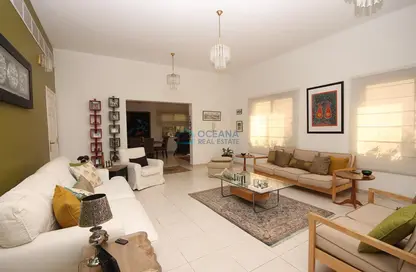 Villa - 3 Bedrooms - 3 Bathrooms for rent in Umm Suqeim 1 Villas - Umm Suqeim 1 - Umm Suqeim - Dubai