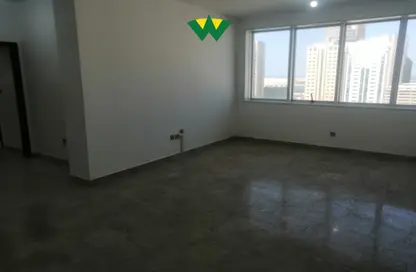 Apartment - 3 Bedrooms - 3 Bathrooms for rent in East Corniche road - Hamdan Street - Abu Dhabi