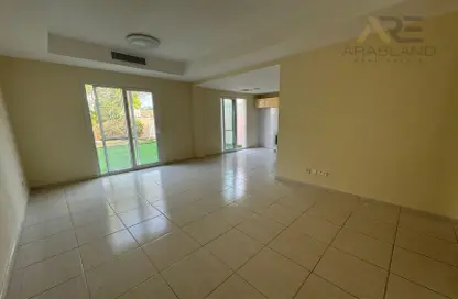 Villa - 2 Bedrooms - 3 Bathrooms for rent in Springs 2 - The Springs - Dubai