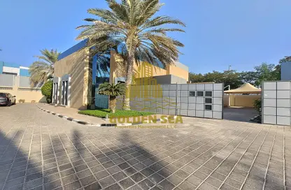 Villa - 3 Bedrooms - 5 Bathrooms for rent in Cornich Al Khalidiya - Al Khalidiya - Abu Dhabi