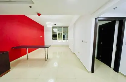شقة - غرفة نوم - 2 حمامات للبيع في برج فرانكفورت - مدينة دبي الرياضية - دبي
