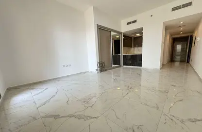 Apartment - 1 Bathroom for rent in Golden Dream Tower 1 - Jumeirah Village Circle - Dubai